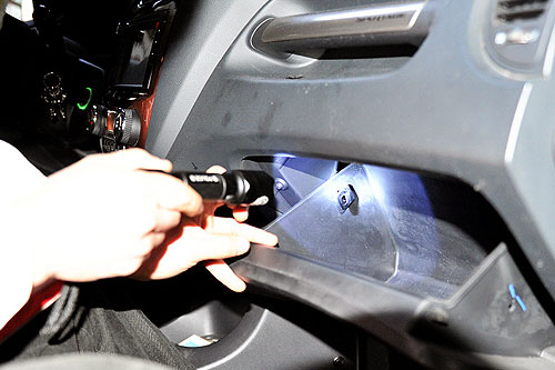 汽車空調過濾器（qì）濾芯更換流程