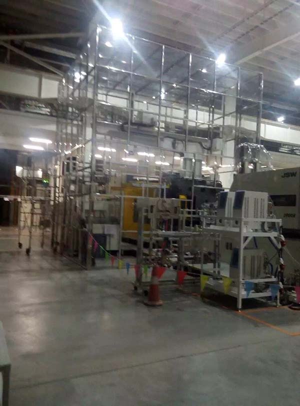 我司為湖北（běi）小糸車燈有限公司車間潔淨棚安裝（zhuāng）項目順利完工